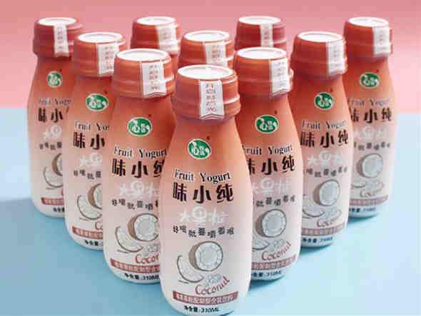轻盈美味,嚼着喝的饮品——味小纯果粒乳