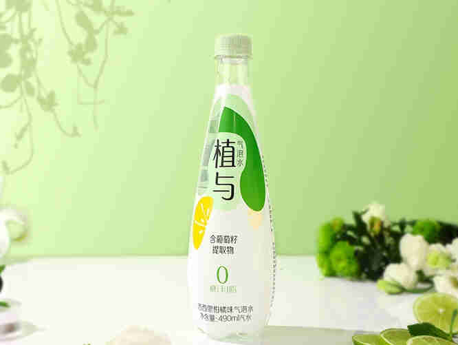百威推出全新饮料品牌——“植与”气泡水和“黑氪(FUSION)”能量饮料