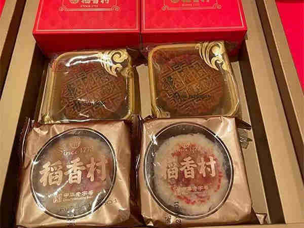 月饼大融合格局:杏花楼广式月饼和稻香村苏式月饼“拥抱”,上海老城隍庙与广州酒家也首次“牵手”
