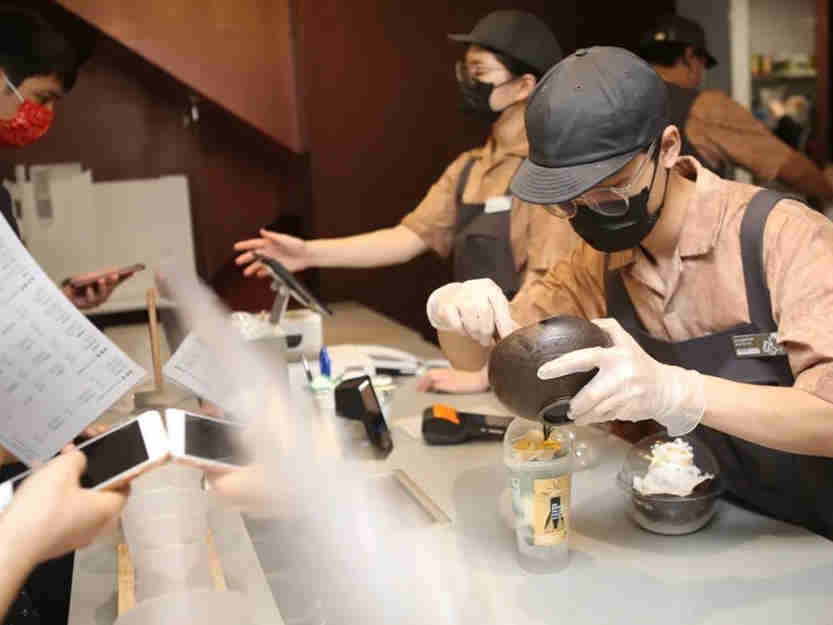喜茶为什么要开一家“手造店”?新茶饮为什么爱讲“手作”的故事?