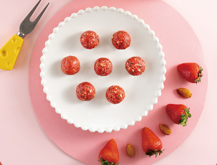 ​浓缩乳清蛋白 市场应用：哈粹 草莓莓球酸奶燕麦代餐零食