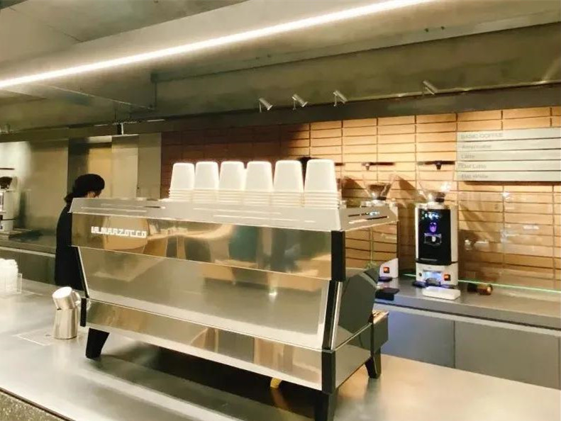 三顿半上海新开一家线下“原力飞行体验店”,在讲一个什么样的咖啡故事?