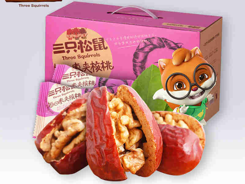 线下渠道空间巨大，三只松鼠、良品铺子、百草味等品牌入驻商超
