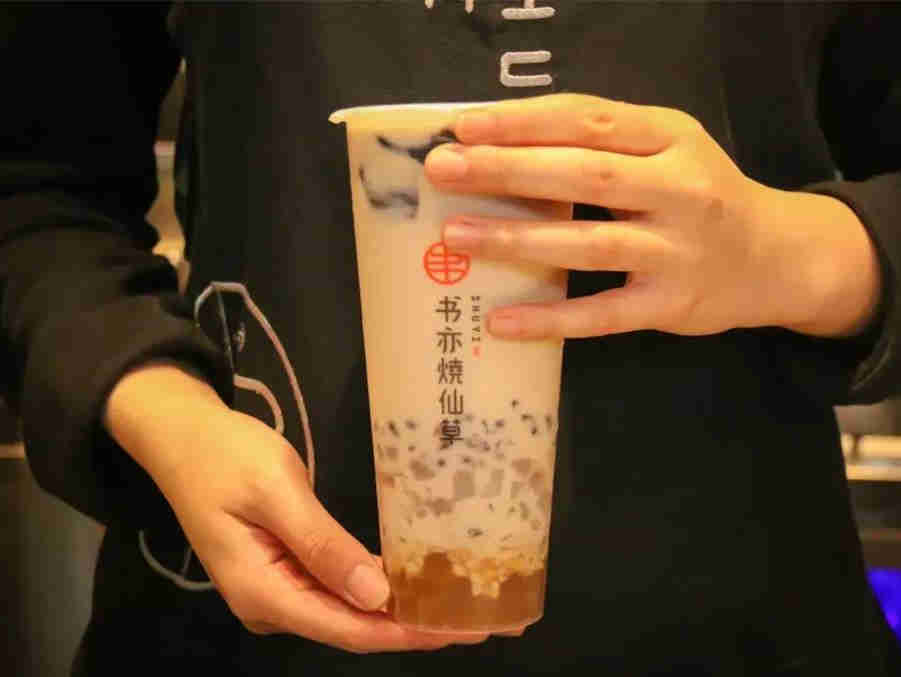 官宣陈小春为首席巡店官 书亦开启巡店活动