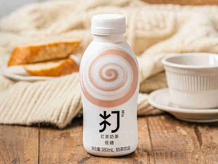 “裸上线”后热卖,农夫山泉打奶茶切中了什么?