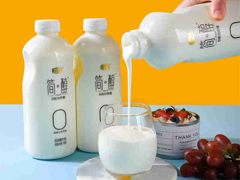 君乐宝简醇酸奶迎来一张亮丽的成绩单，成功打造多个酸奶品类的爆款