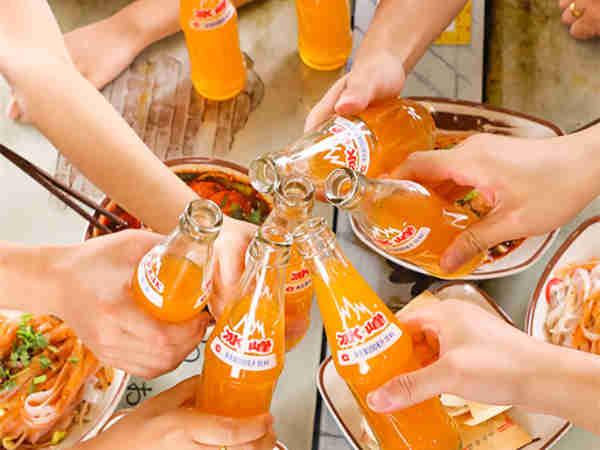 就连可口可乐都甘拜下风,国民饮料冰峰汽水屹立近70年不倒