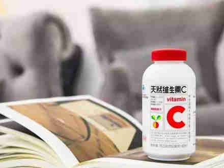 养生堂药业联合人民日报共同创作视频——《我们在一起，守护健康中国年》