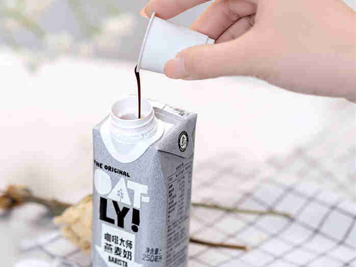 燕麦奶是饮料还是奶制品?为什么OATLY与牛奶直接对标?