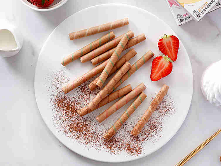 德芙跨界推出牛奶巧克力饼干新系列，为何“有针对性”的跨界饼干领域？新系列的上市能带来新增长吗？是否能够为巧克力赛道找到新的破局方法？