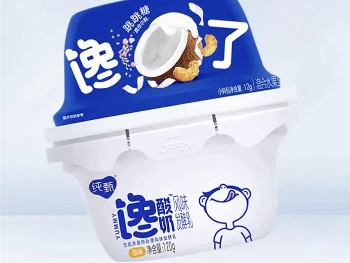 纯甄上新馋酸奶、DIMOO联名款馋酸奶