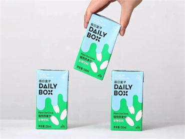 进击的燕麦奶赛道，植物标签将品类和品牌进行关联，做更适合国人口味的燕麦奶
