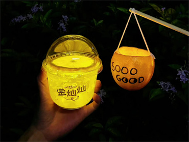 苏阁鲜果茶会发光的奶茶一战成名,10小时卖出6000杯