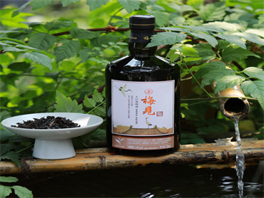 梅见 X 一条生活馆推出出口感独特的大红袍青梅酒