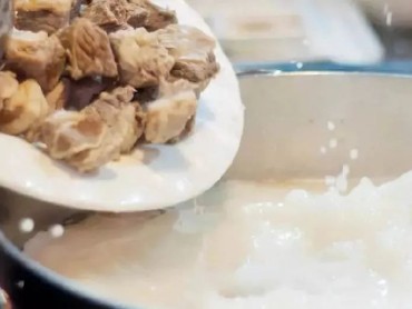 丝般顺滑,淌过舌尖,沁入心田!高脂肪粉让高汤粉包轻松征服味蕾