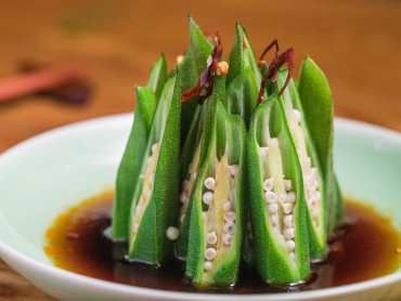 黑松露酱+油：让沙拉从“吃草”变“吃格调”