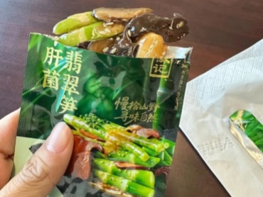 牛肝菌翡翠笋在山姆热销!高纤低卡、山珍鲜味,牛肝菌酱赋能休闲零食