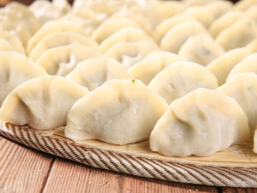 摄图网_350179284_传统手工包饺子制作品尝健康美食(企业商用)_副本.jpg 摄图网_350179284_传统手工包饺子制作品尝健康美食(企业商用)_副本.jpg
